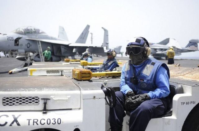 The color-coded uniforms of US Aircraft Carrier Crews (6)