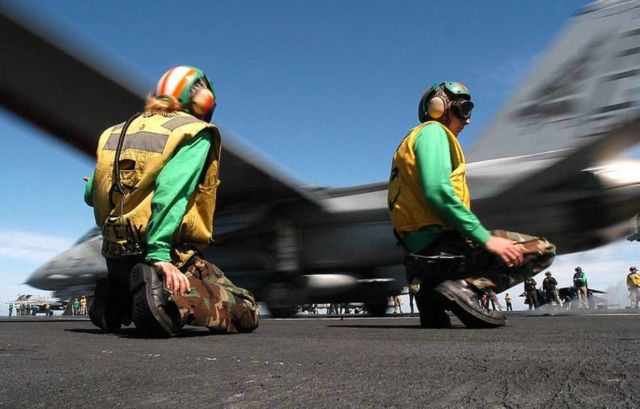 The color-coded uniforms of US Aircraft Carrier Crews (5)