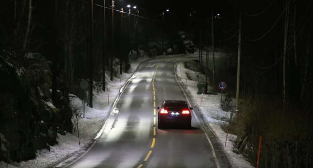 Energy saving auto Dimming Street Lights