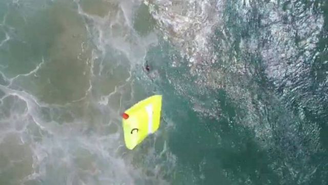 Lifeguard Drone used to save two Swimmers