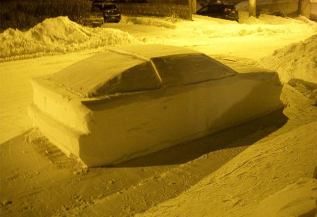 Snow car in street confuses Police (4)