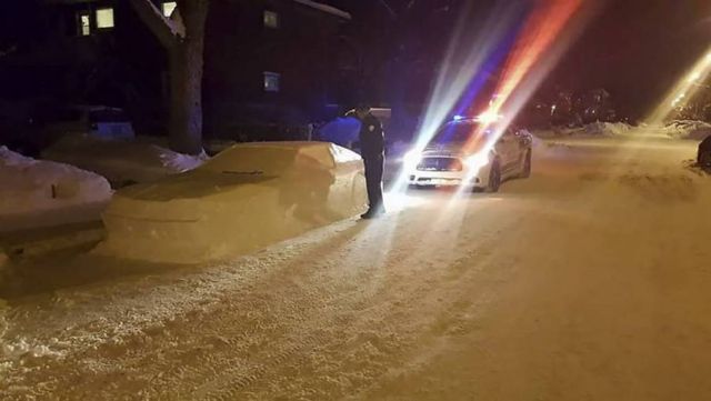 Snow car in street confuses Police (3)