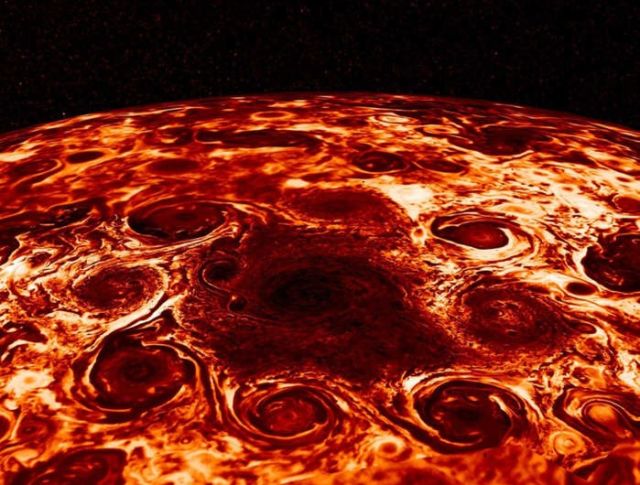 Cyclones at Jupiter's North Pole 