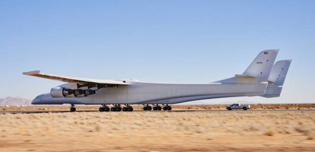 Taxi Test of the world's biggest Airplane (4)