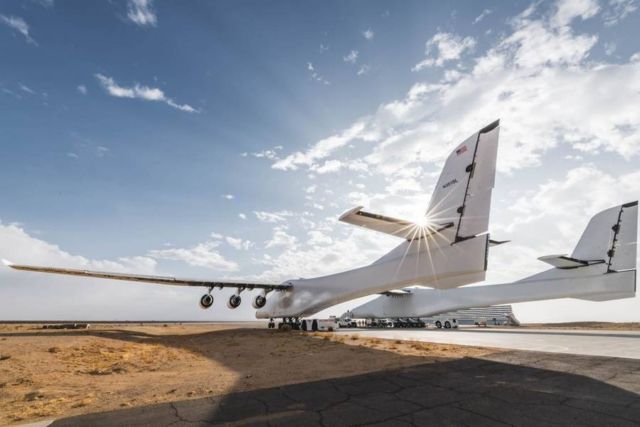 Taxi Test of the world's biggest Airplane (3)