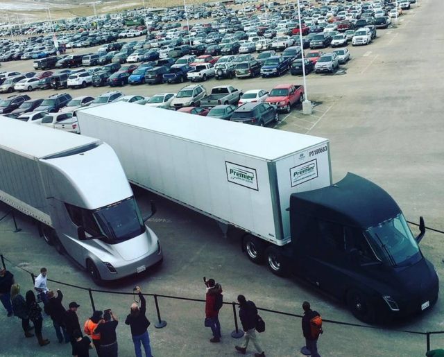Tesla's Semi heavy duty Truck first load