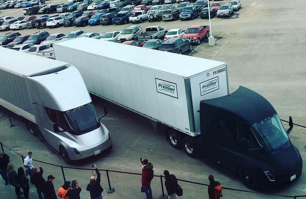 Tesla's Semi heavy duty Truck first load (3)