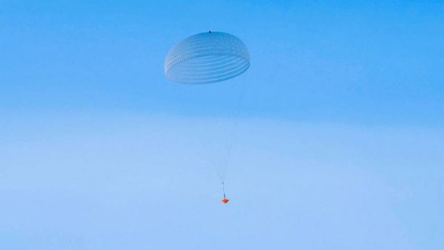 Testing a giant Mars mission Supersonic Parachute