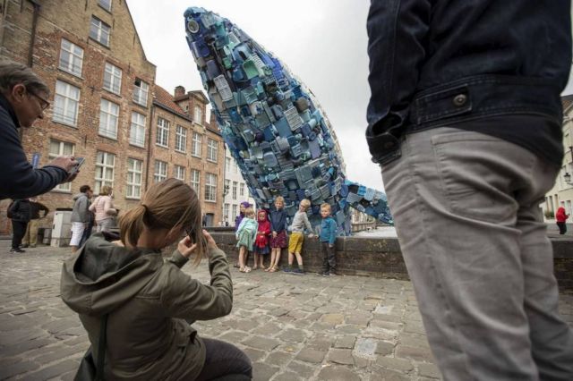 38-foot-tall Whale made of Plastic Waste (7)