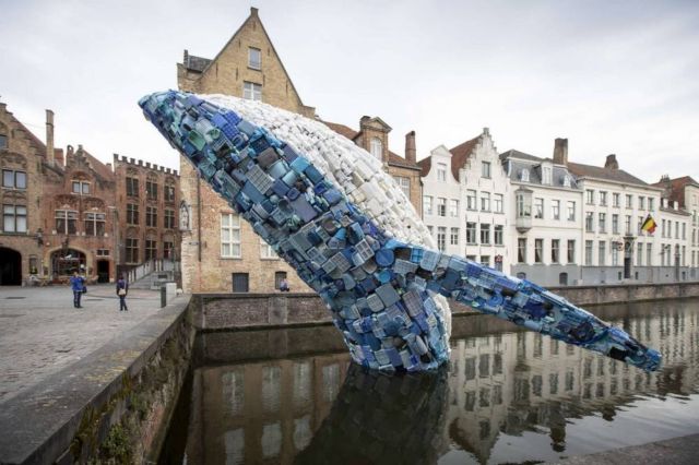 38-foot-tall Whale made of Plastic Waste (6)