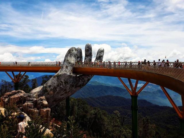 A giant pair of hands supporting a Bridge in Vietnam (3)