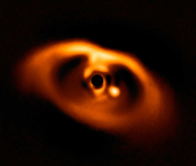 First-Ever Direct Picture of a Planet Being Born 