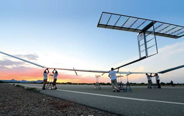 Airbus' solar-powered Zephyr smashes flight duration record (2)