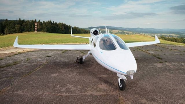 Flaris Lar 1 world's smallest Business Jet (5)