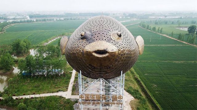 The 90-meter-long Puffer Fish Tower in China (2)