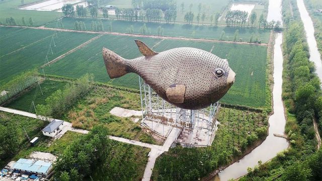 The 90-meter-long Puffer Fish Tower in China (1)