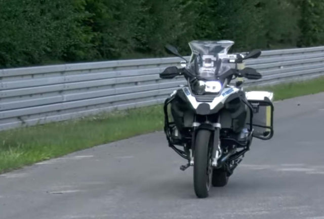 BMW Self-Driving Motorcycle | WordlessTech