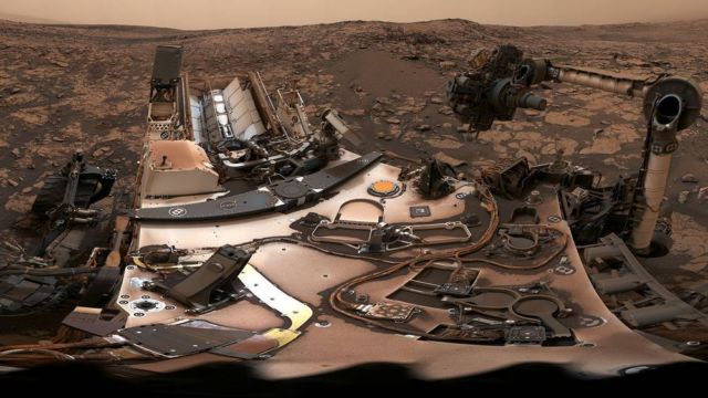 Curiosity Mars Rover on Vera Rubin Ridge - 360 view