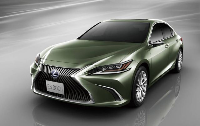 Lexus ES is the first production car with Digital Side Mirrors (7)