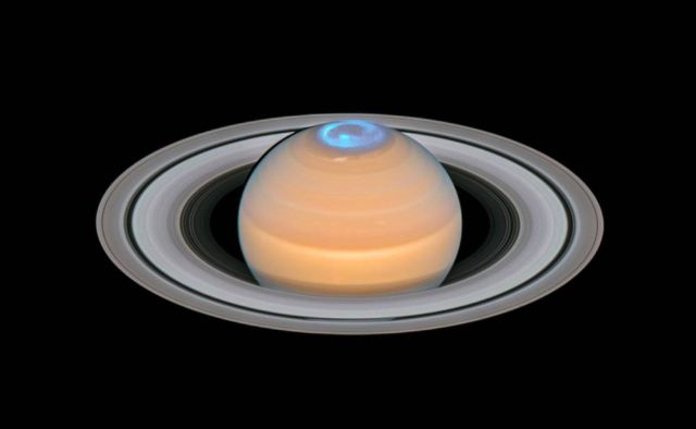 Spectacular Aurora around Saturn's North Pole 