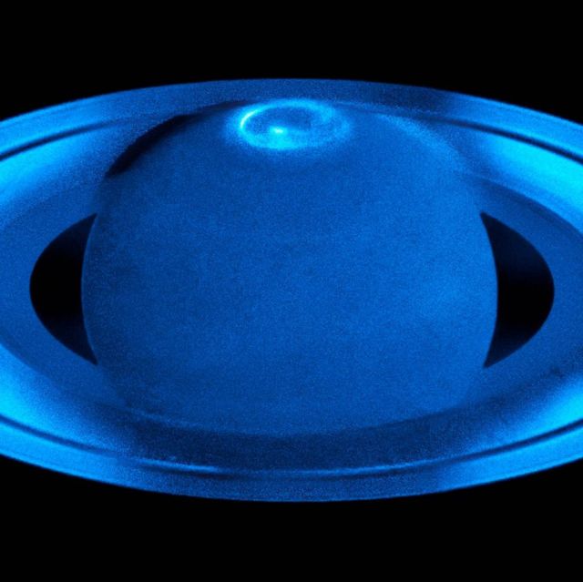 Spectacular Aurora around Saturn's North Pole 