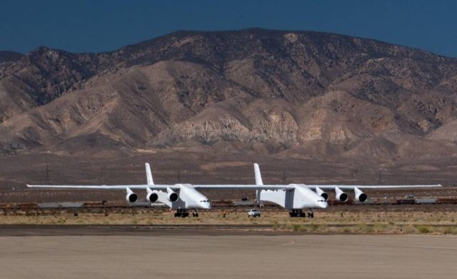 Stratolaunch gigantic plane completes key Taxi test