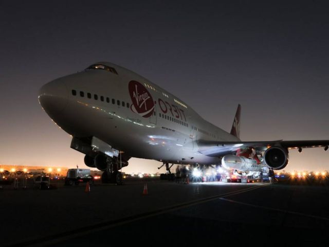 Virgin Orbit's LauncherOne meets Cosmic Girl 747 (3)