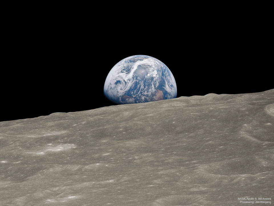 Earthrise- a video reconstruction