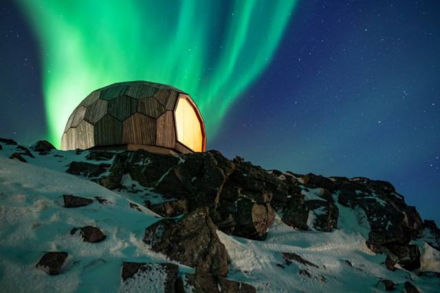 A Timber Hiking Cabin for the Arctic Circle (6)