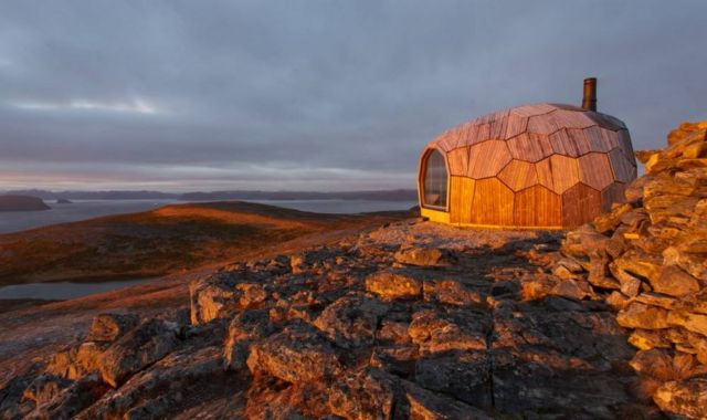 A Timber Hiking Cabin for the Arctic Circle (5)