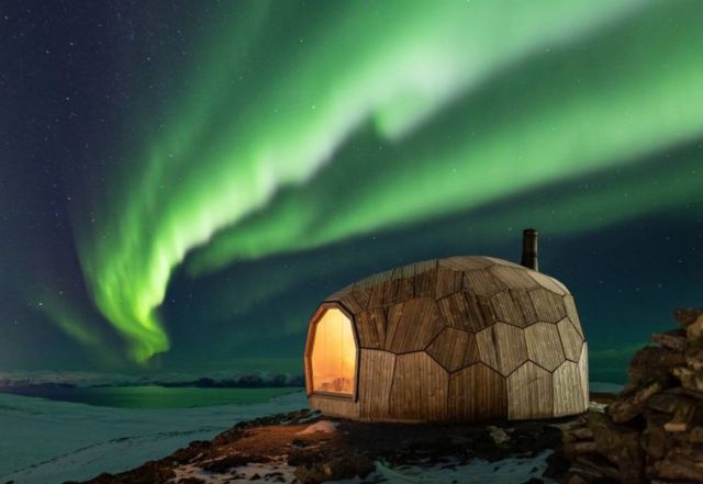 A Timber Hiking Cabin for the Arctic Circle (4)