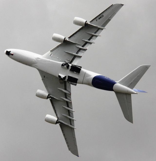 Airbus A380 superjumbo (2)