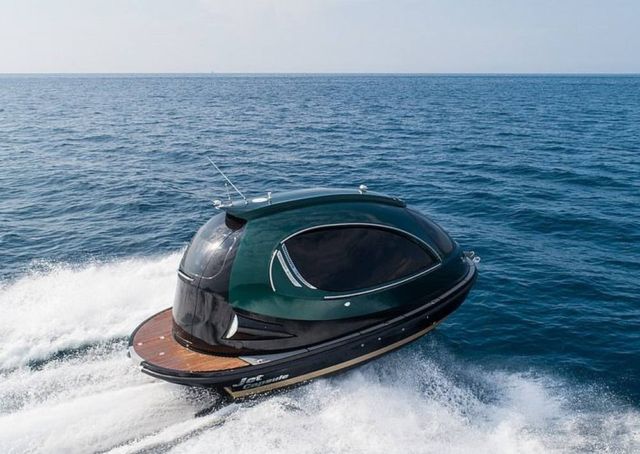 Jet Capsule Royal Version 001 Motorboat (10)