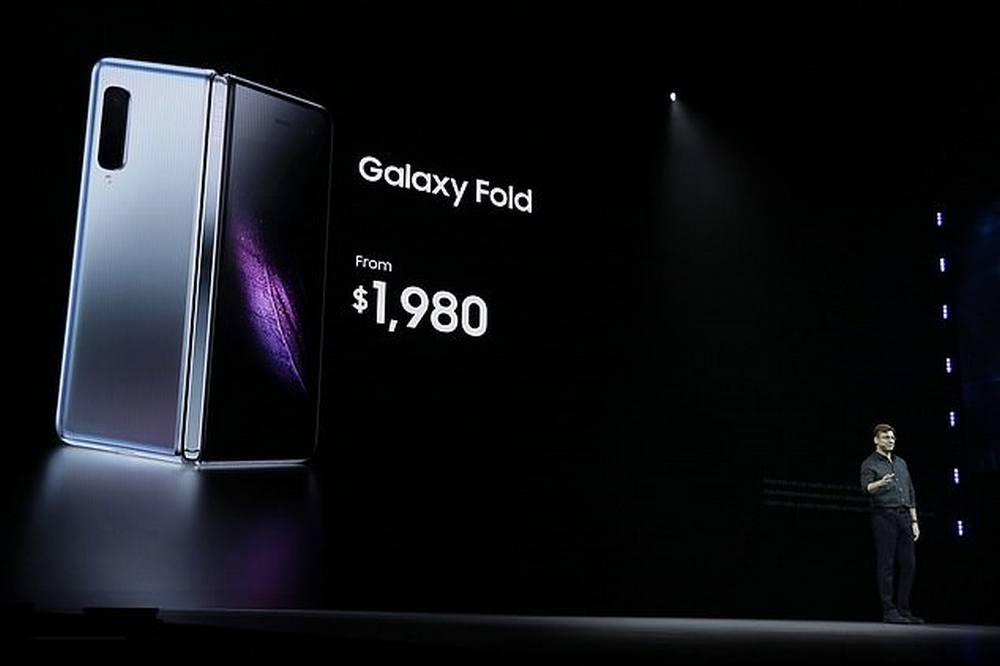 Samsungâ€™s $2,000 Galaxy Fold | WordlessTech