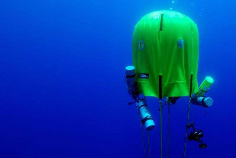 Underwater Air-Filled Tent lets Scuba Divers Camp