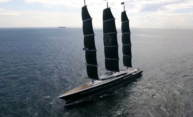 Behind the scenes of the Black Pearl 106m SY