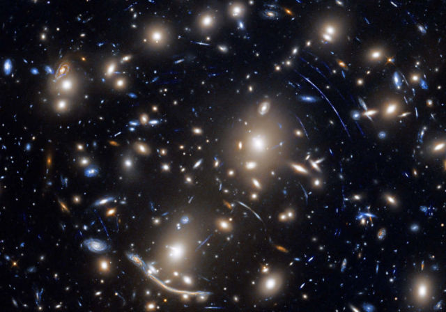 Galaxy Cluster Gravitational Lens | WordlessTech