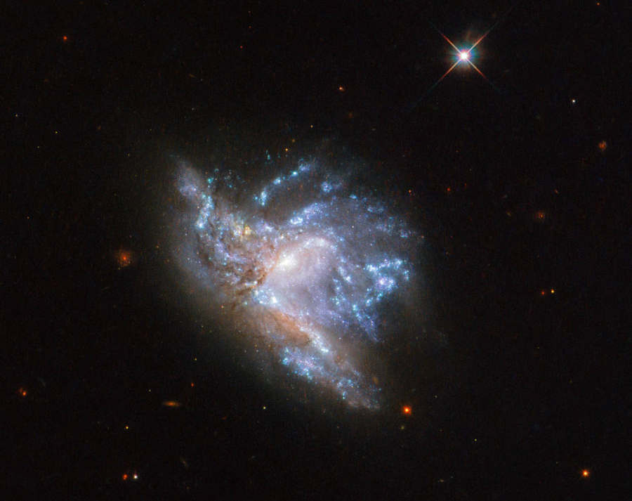 Hubble’s stunning details of 2 Colliding Galaxies