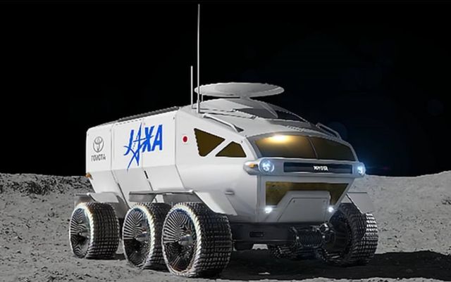 Lunar Rover for long-range Moon exploration