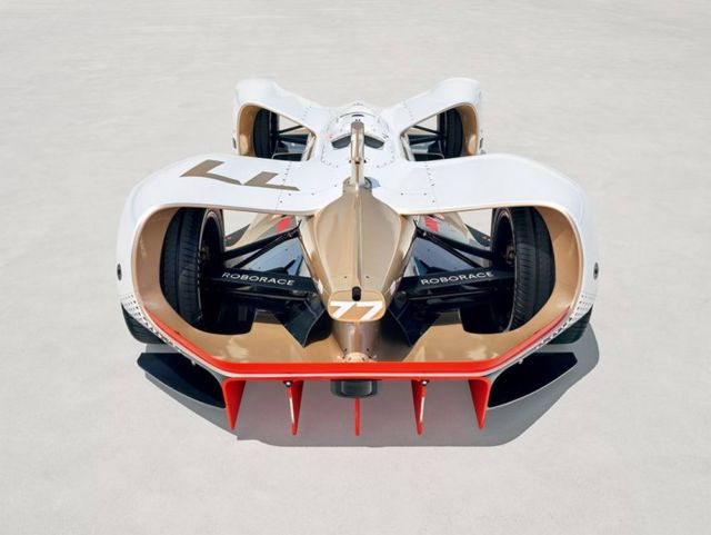 Self-driving racing 'Robocar' at Centro Niemeyer (6)