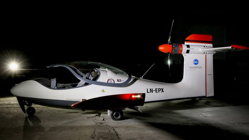 P2 Xcursion Amphibious hybrid aircraft First flight (5)