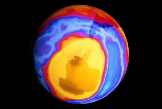 Ozone hole 2000