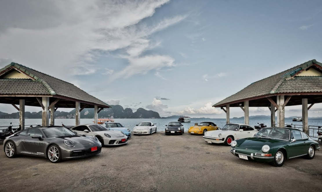 8 generations of the Porsche 911 in a video