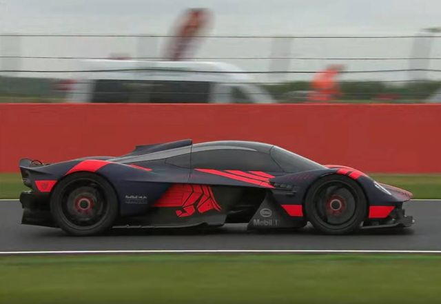 Aston Martin Valkyrie (3)