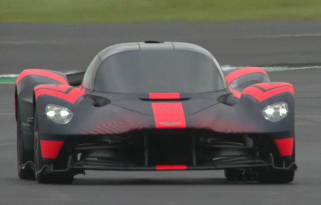 Aston Martin Valkyrie (2)