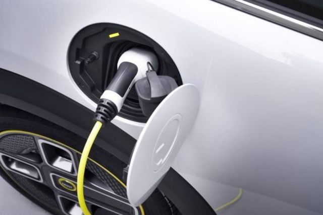 The new MINI Electric is coming next year (2)