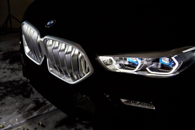 BMW unveils world’s Darkest Car (3)