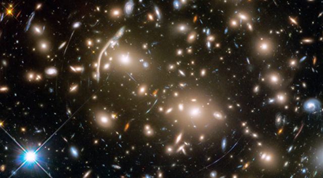 Hubble Space Telescope took this image of Abell 370