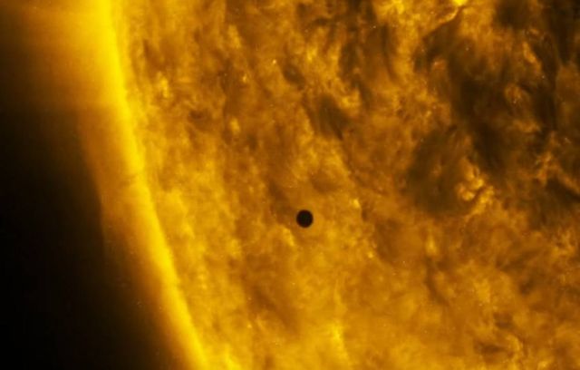 Mercury will cross the face of the Sun (4)
