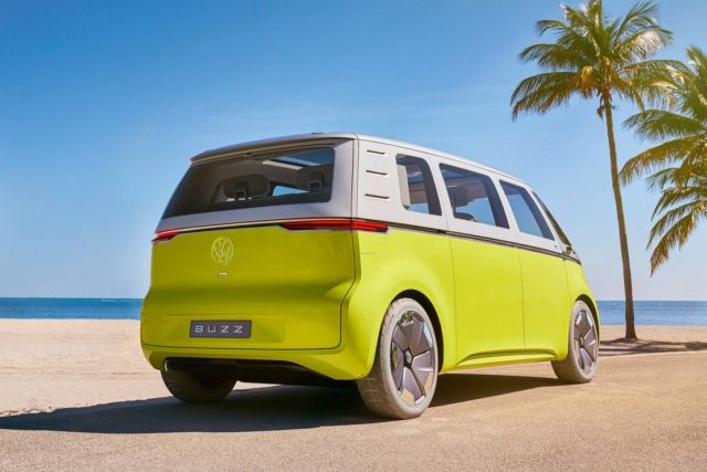 Volkswagen Self-driving electric shuttles (1)